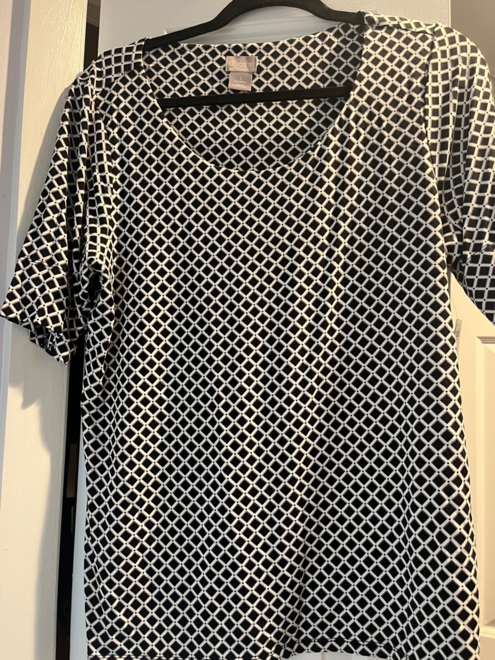 Chico's Black & White Geometric Short-Sleeve Top NWT SIZE 1